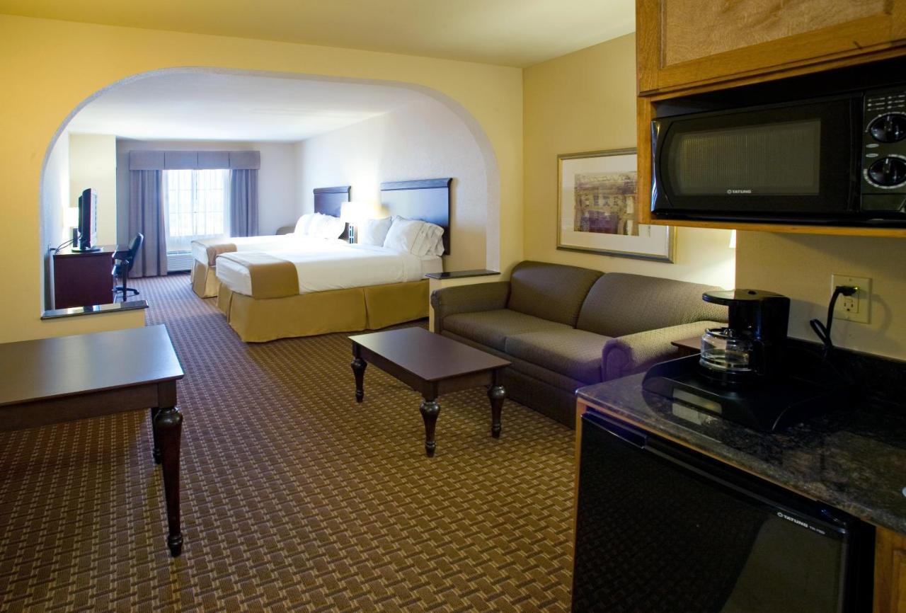 Holiday Inn Express Hotel And Suites Kingsville By Ihg Esterno foto